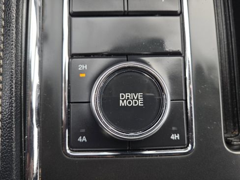 Used 2024 Ford Expedition XLT image 6