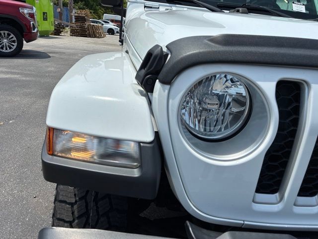 Used 2021 Jeep Gladiator Overland w/ Trailer Tow Package AWD/4WD image 9