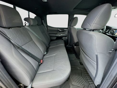 Used 2016 Toyota Tacoma TRD Sport image 18