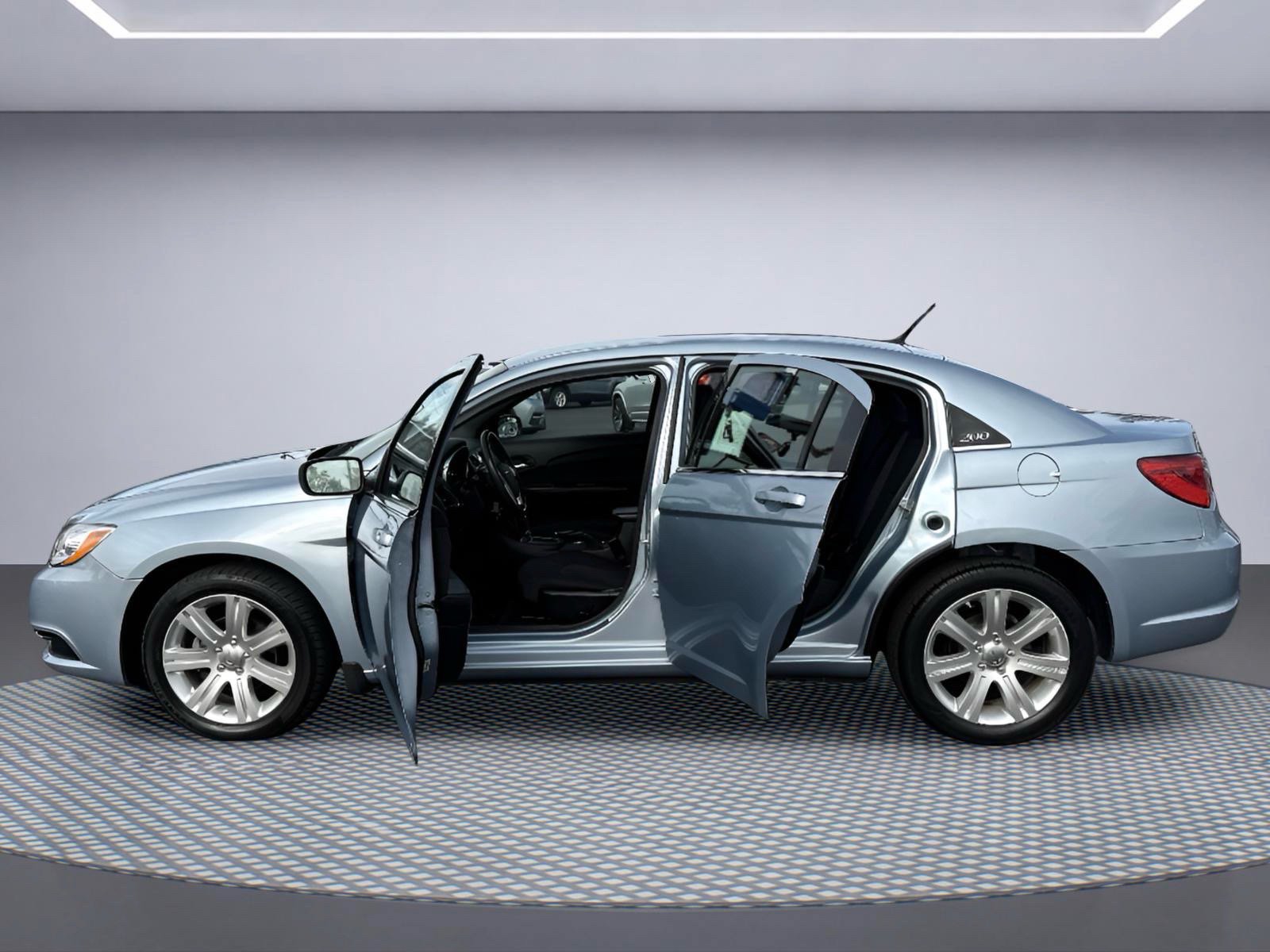 Used 2013 Chrysler 200 Touring FWD image 11