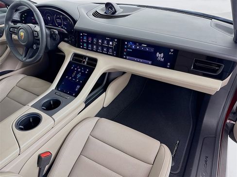 Used 2022 Porsche Taycan image 32