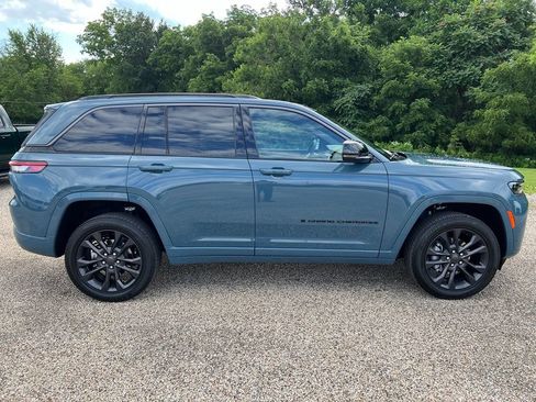 New 2026 Jeep Grand Cherokee Limited AWD/4WD image 4
