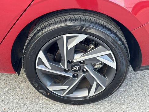 Used 2025 Hyundai Elantra SEL image 9