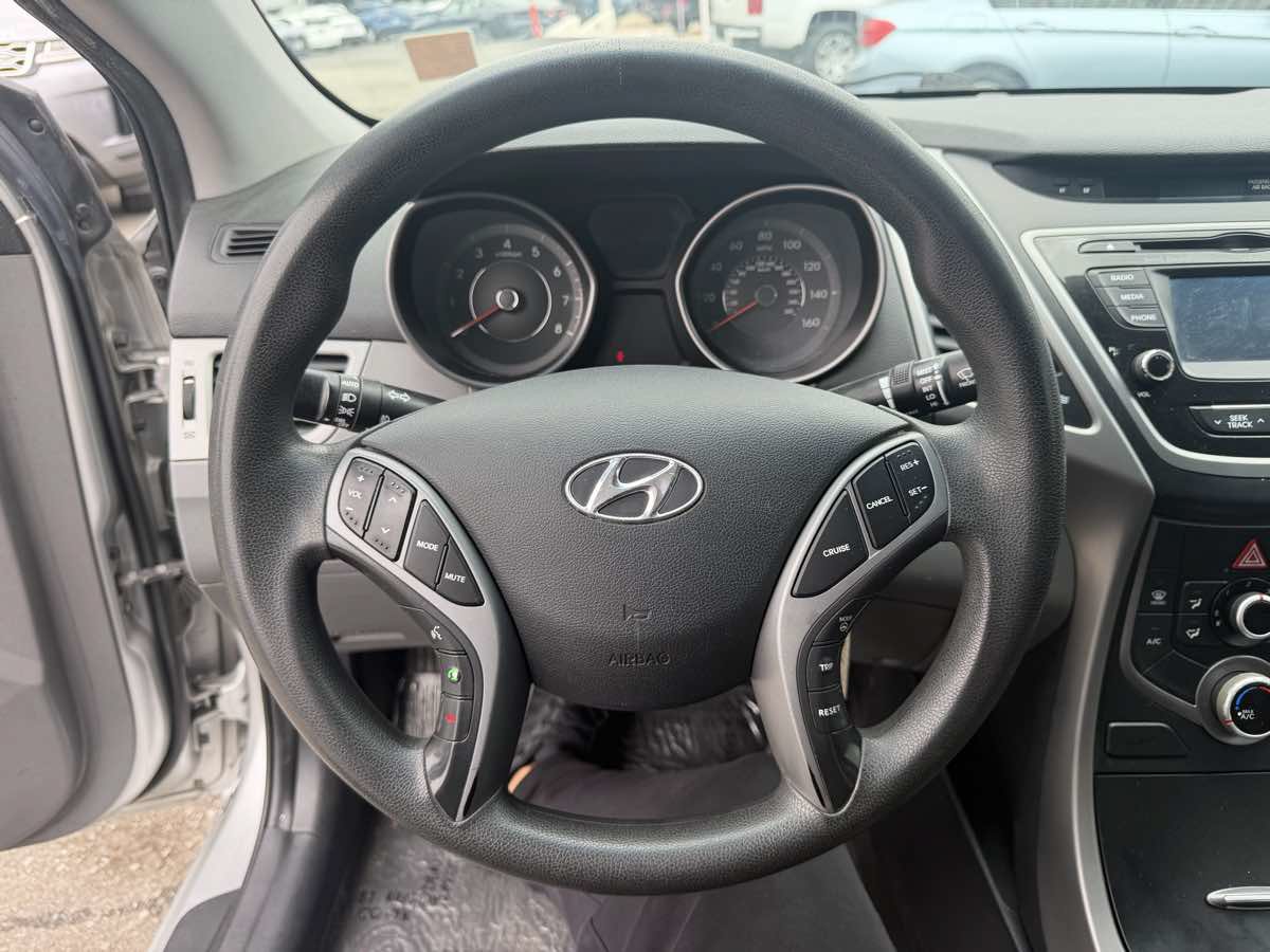 Used 2015 Hyundai Elantra SE w/ Option Group 02 FWD image 21