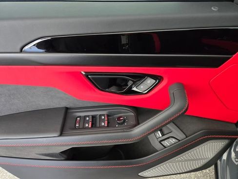 Used 2025 Lamborghini Urus SE AWD/4WD image 20