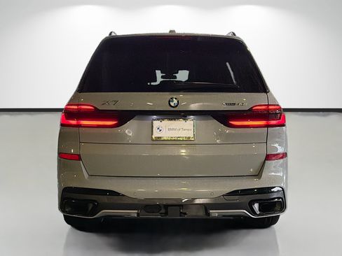 Used 2025 BMW X7 xDrive40i w/ M Sport Package AWD/4WD image 4