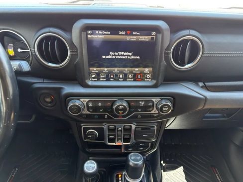 Used 2021 Jeep Wrangler Unlimited Sahara w/ Cold Weather Group AWD/4WD image 28
