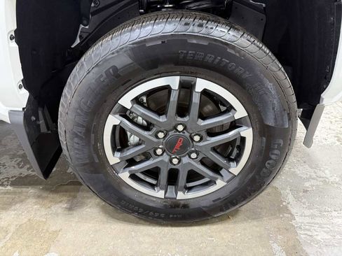 Used 2025 Toyota Tacoma TRD Sport w/ TRD Sport Upgrade Package AWD/4WD image 6