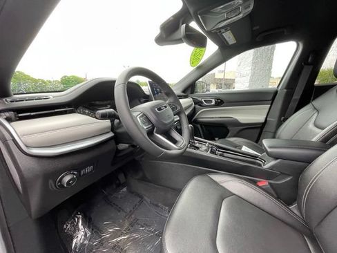 Used 2025 Jeep Compass Limited AWD/4WD image 10