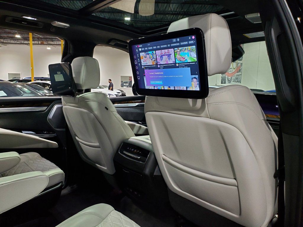 Used 2025 Cadillac Escalade Sport Platinum w/ LPO, Floor Liner Package AWD/4WD image 21