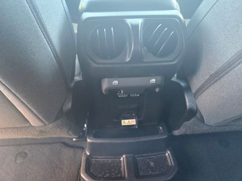 Used 2025 Jeep Wrangler Unlimited Sahara w/ Safety Group AWD/4WD image 13