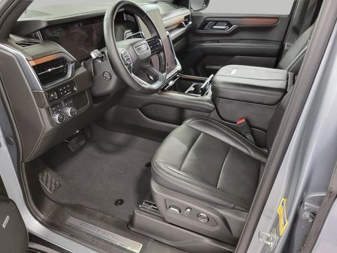 Used 2025 GMC Yukon XL Denali image 9