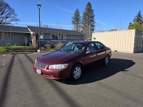 Used 2001 Toyota Camry CE image 1