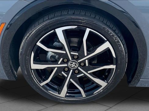 Used 2024 Toyota Prius Prime Premium FWD image 11