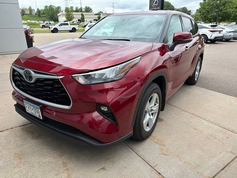 Used 2020 Toyota Highlander LE AWD/4WD image 5