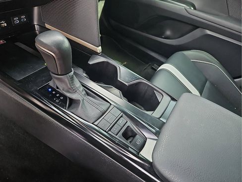 Used 2025 Toyota Camry SE image 20