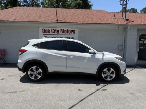 Used 2020 Honda HR-V LX image 2