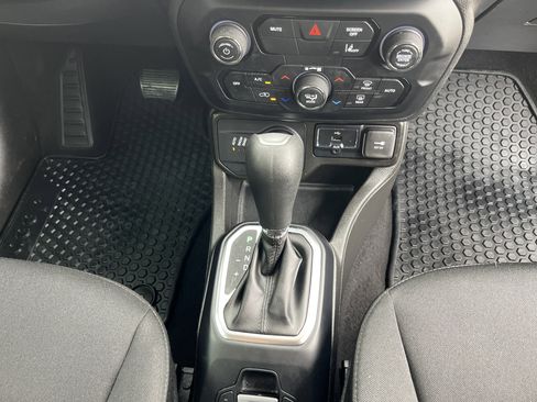 Used 2023 Jeep Renegade Latitude AWD/4WD image 20