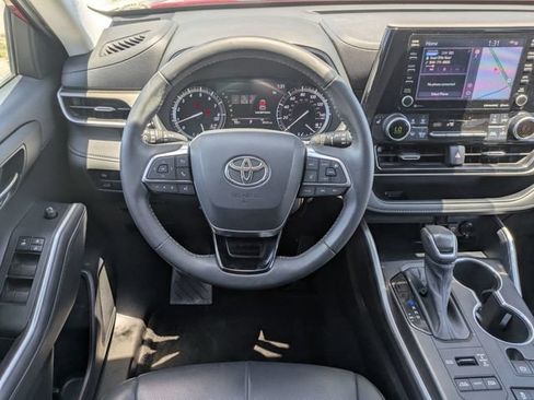 Used 2020 Toyota Highlander XLE AWD/4WD image 33