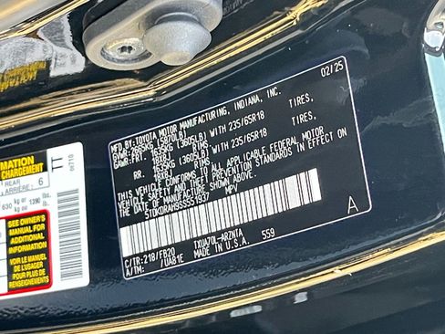 Used 2025 Toyota Highlander LE image 32