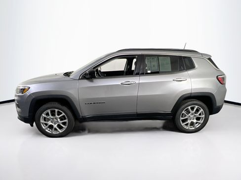 Used 2022 Jeep Compass Latitude AWD/4WD image 8