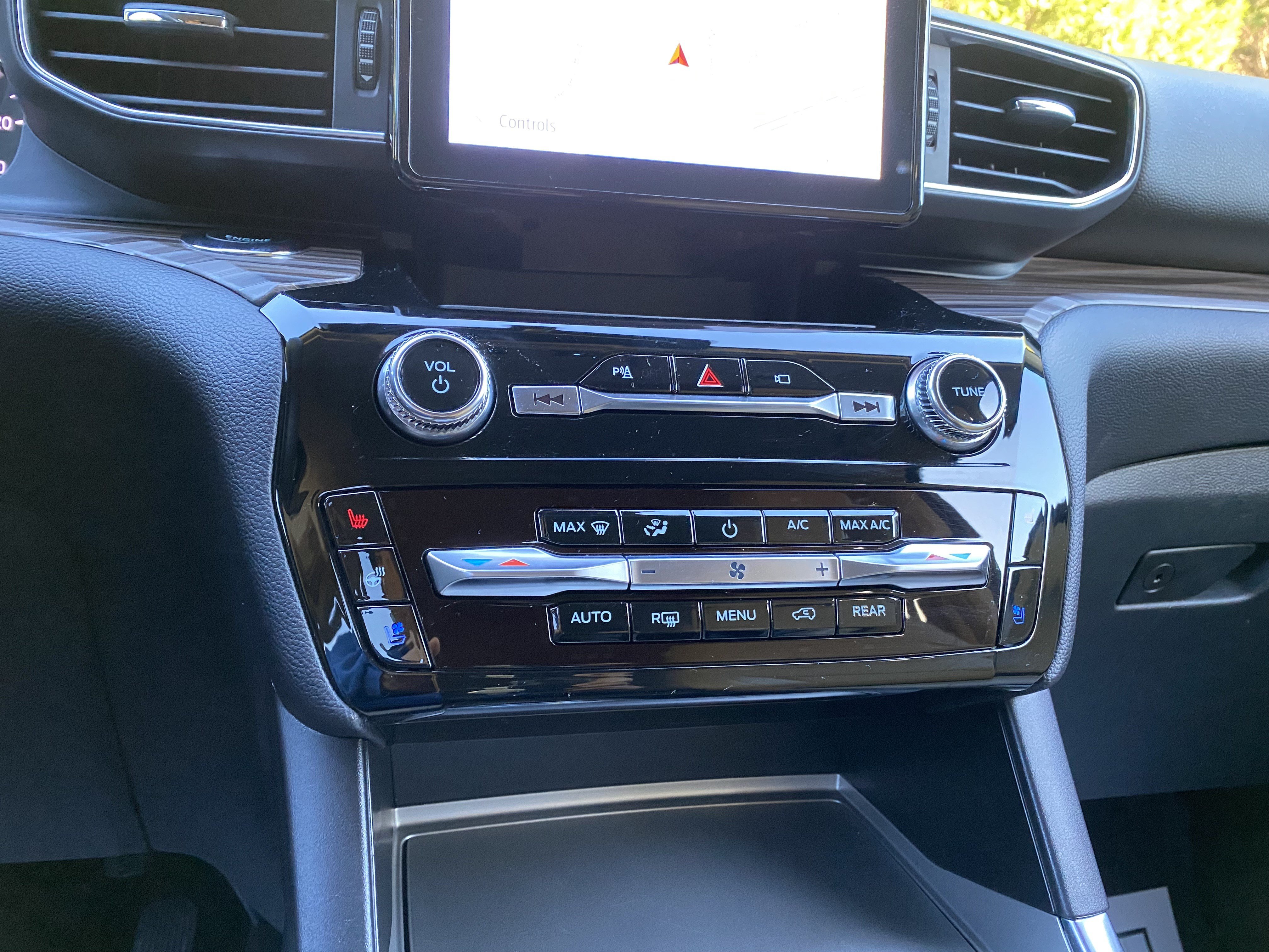 Used 2022 Ford Explorer Limited w/ Equipment Group 301A RWD image 44