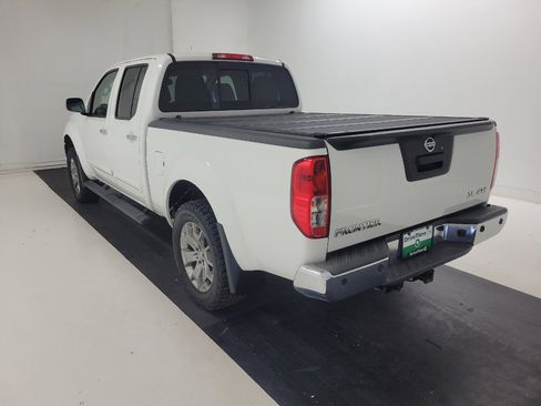 Used 2015 Nissan Frontier SL AWD/4WD image 5