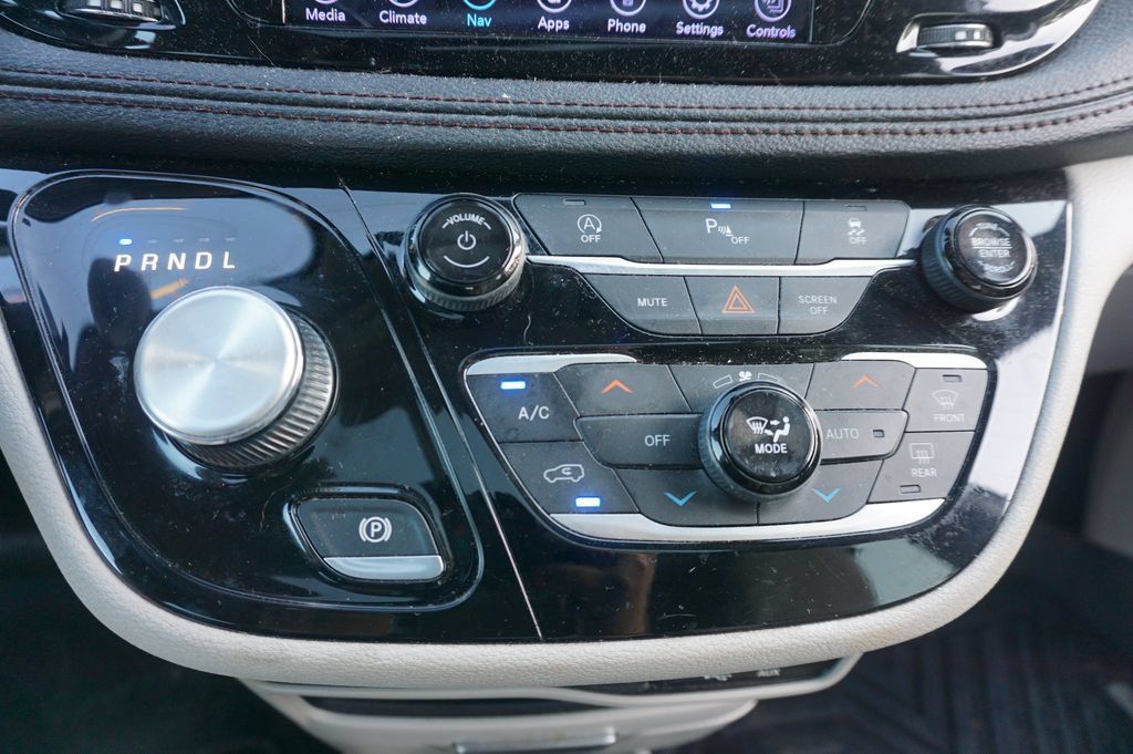 Used 2020 Chrysler Pacifica Limited FWD image 14