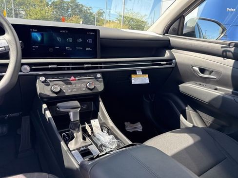 New 2025 Hyundai Tucson SE image 37