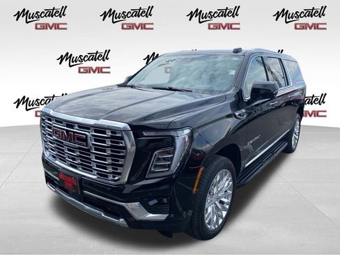 Used 2025 GMC Yukon XL Denali AWD/4WD image 3