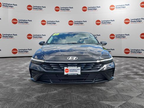 Used 2025 Hyundai Elantra SEL FWD image 2