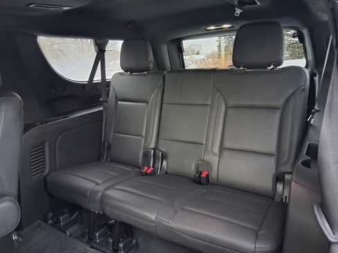 Used 2023 Chevrolet Suburban Z71 w/ Luxury Package image 19