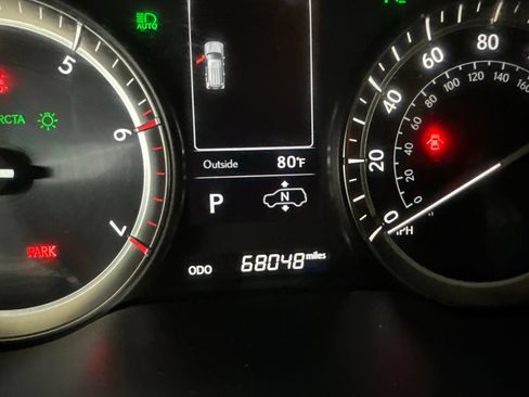 Used 2021 Lexus LX 570 4WD w/ Luxury Package image 2