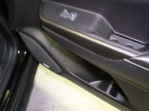 Used 2023 GMC Acadia SLT image 60