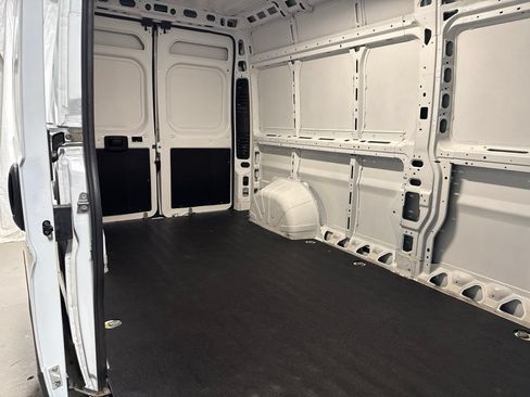 Used 2024 RAM ProMaster 2500 w/ Convenience Group FWD image 10