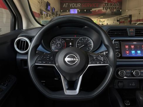 Used 2025 Nissan Versa SV FWD image 28