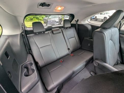 Used 2024 Toyota Highlander Platinum AWD/4WD image 15