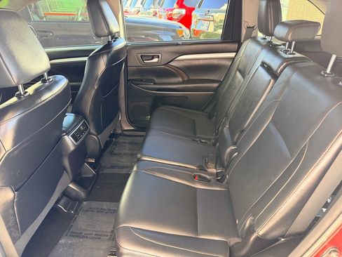 Used 2015 Toyota Highlander XLE image 17