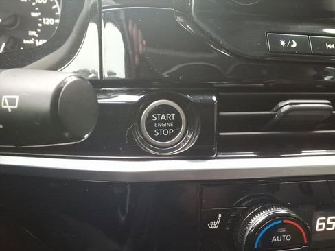 Used 2022 Nissan Pathfinder SL image 21