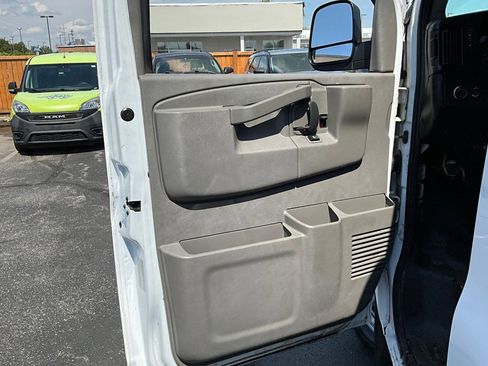 Used 2017 Chevrolet Express 3500 LS RWD image 18