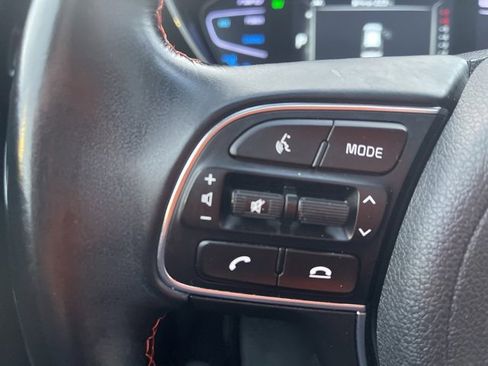 Used 2020 Kia Niro Touring image 25