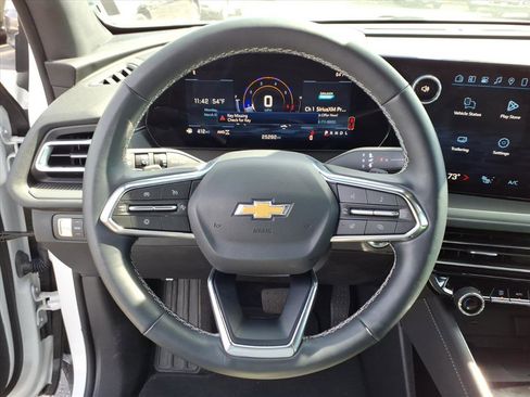 Used 2025 Chevrolet Traverse LT image 19