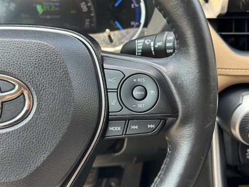 Used 2019 Toyota RAV4 Limited AWD/4WD image 25
