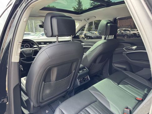 Used 2024 Audi Q8 e-tron Premium Plus w/ Premium Plus Package AWD/4WD image 34