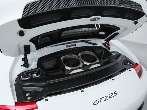 Used 2018 Porsche 911 GT2 RS image 34