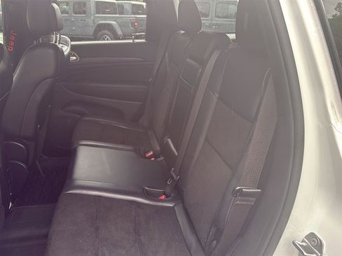 Used 2019 Jeep Grand Cherokee Altitude AWD/4WD image 9