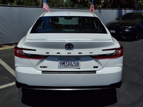 Used 2025 Toyota Camry SE w/ Convenience Package FWD image 6