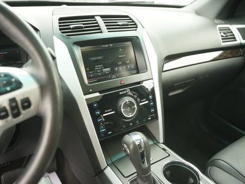 Used 2015 Ford Explorer Limited w/ Equipment Group 302A FWD image 29