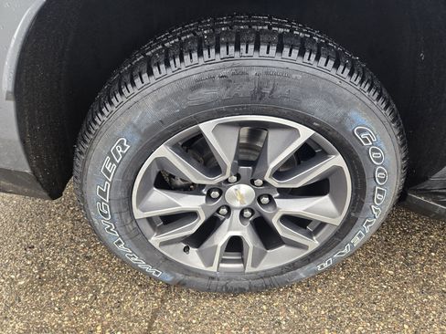 Used 2021 Chevrolet Suburban LT w/ LT Signature Package image 14