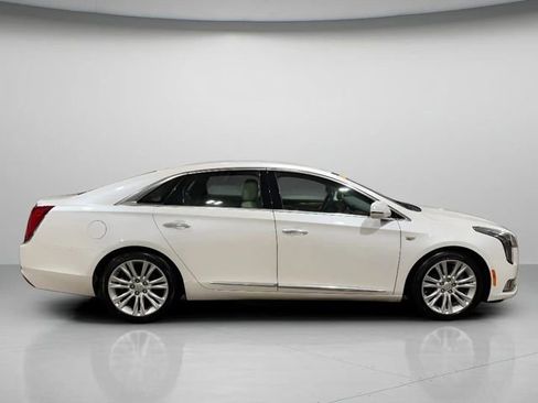 Used 2018 Cadillac XTS Luxury image 2